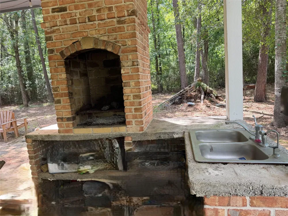 9806 State Highway 156 Coldspring, TX 77331