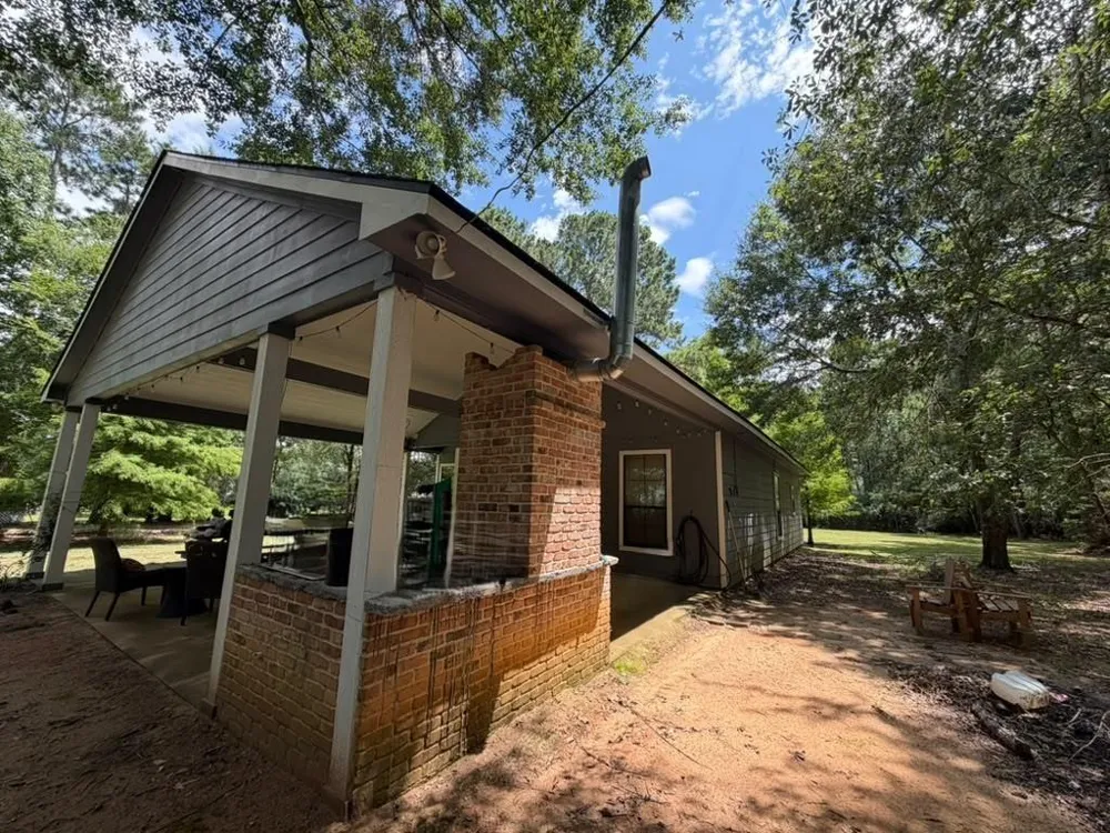 9806 State Highway 156 Coldspring, TX 77331