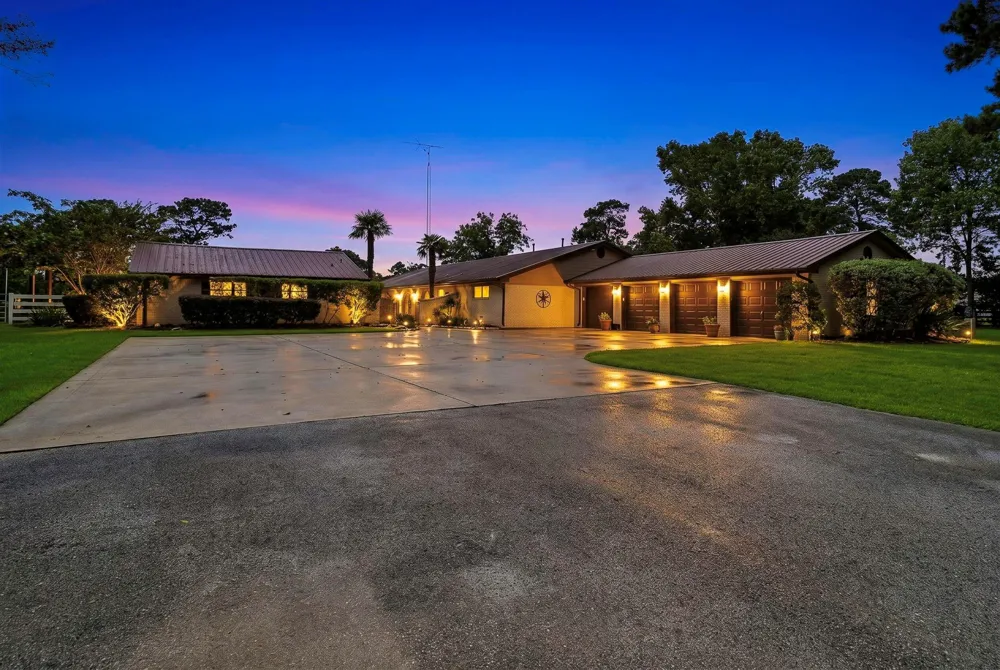 838 State Highway 150 New Waverly, TX 77358