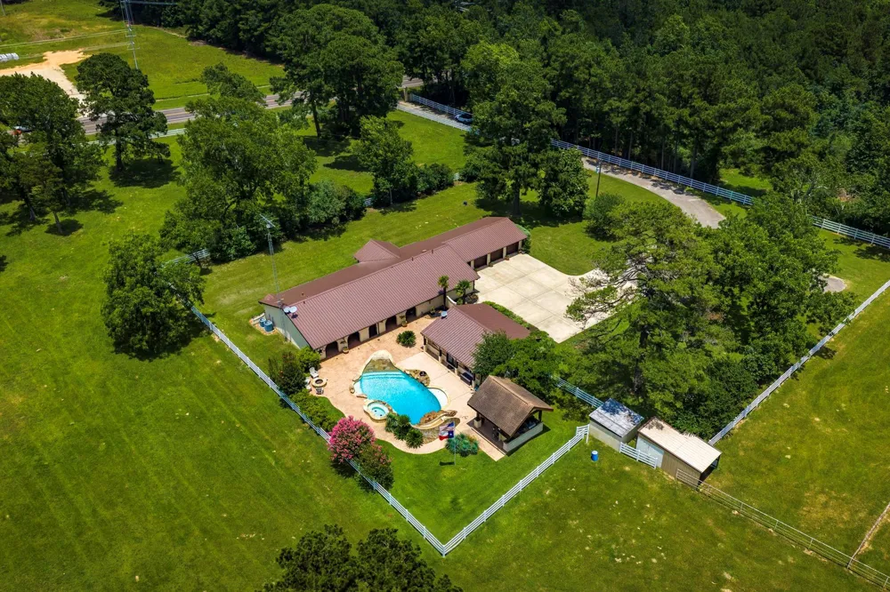 838 State Highway 150 New Waverly, TX 77358