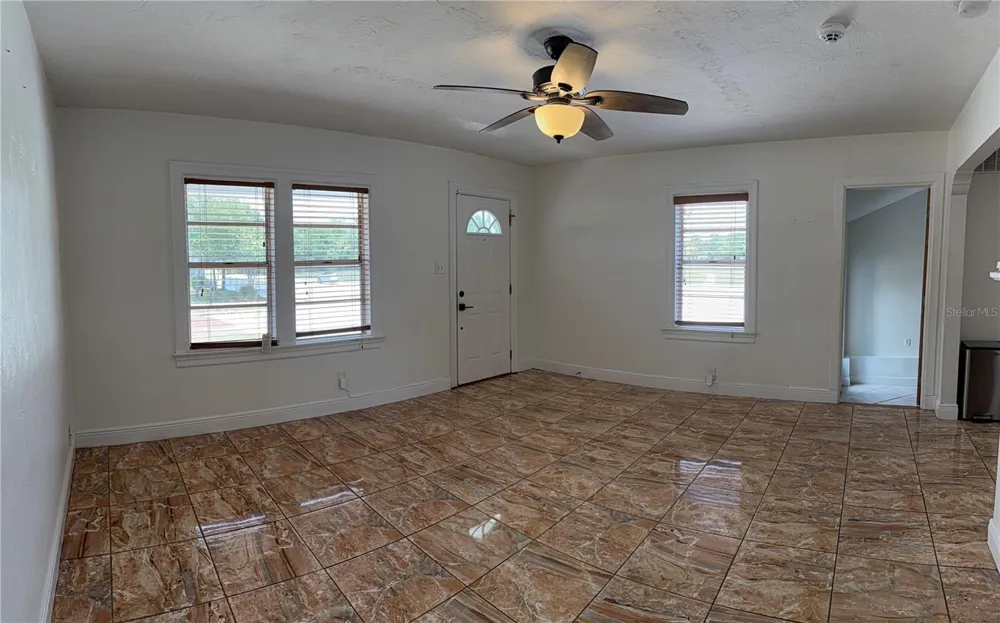702 W PENINSULAR STREET Tampa, FL 33603
