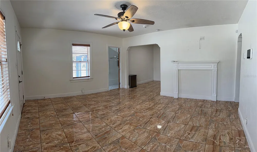 702 W PENINSULAR STREET Tampa, FL 33603