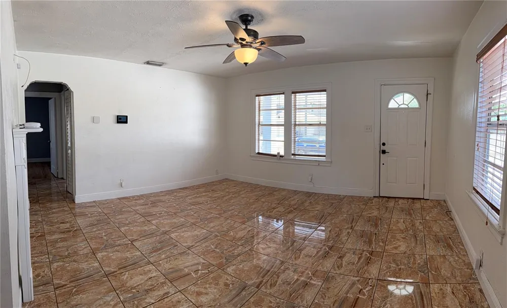 702 W PENINSULAR STREET Tampa, FL 33603