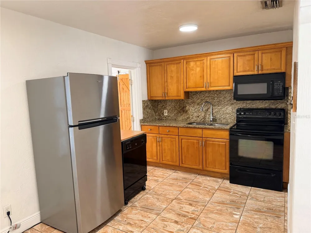 702 W PENINSULAR STREET Tampa, FL 33603