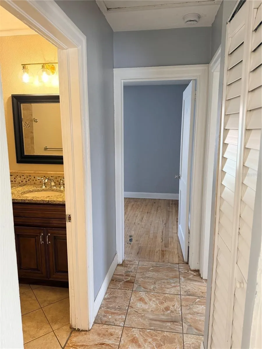 702 W PENINSULAR STREET Tampa, FL 33603