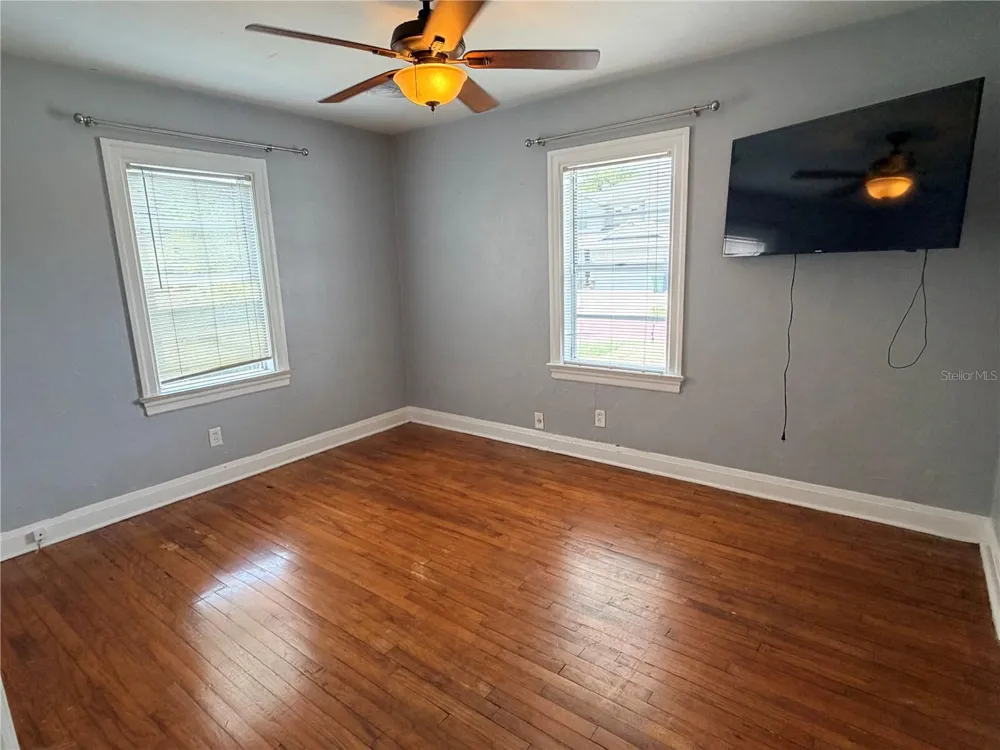 702 W PENINSULAR STREET Tampa, FL 33603