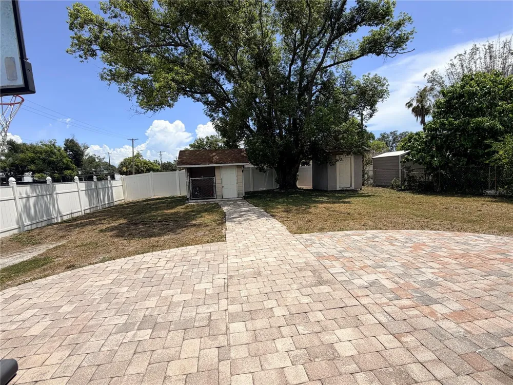 702 W PENINSULAR STREET Tampa, FL 33603