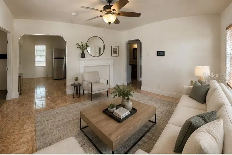 702 W PENINSULAR STREET Tampa, FL 33603