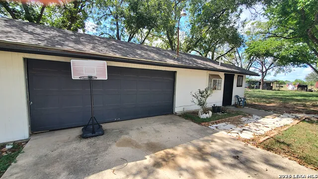 15285 S Skaggs Atascosa, TX 78002