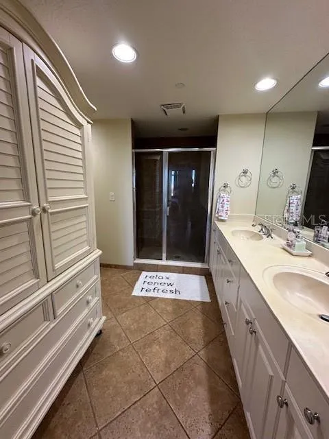 521 MANDALAY AVENUE #704 Clearwater Beach, FL 33767