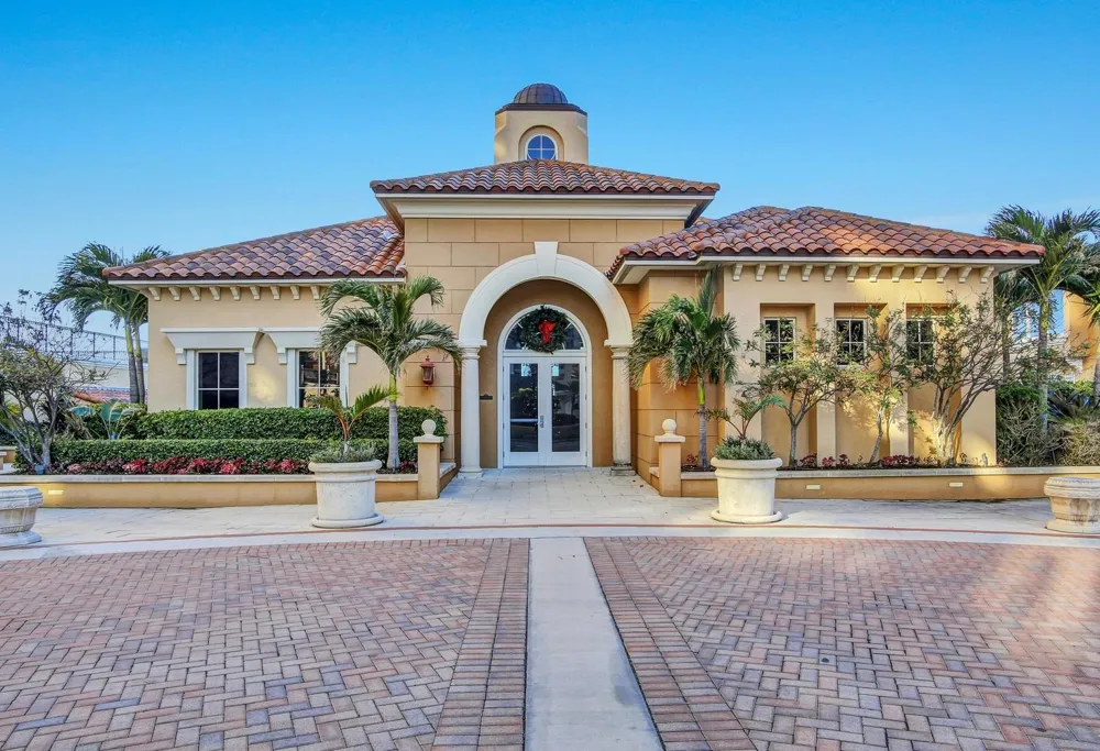 521 MANDALAY AVENUE #704 Clearwater Beach, FL 33767