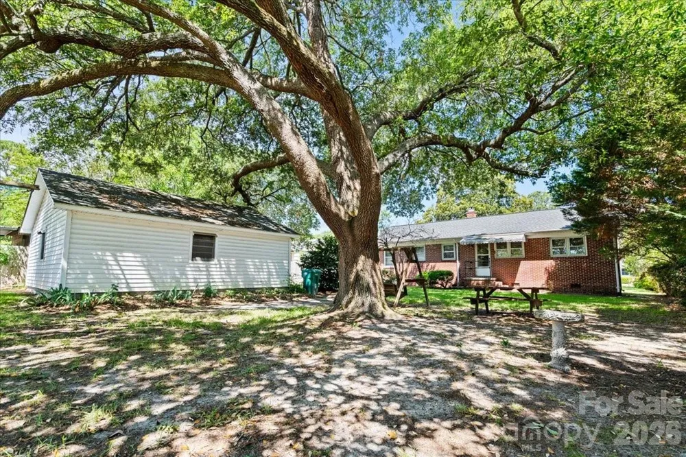 63 Lynn Avenue Cheraw, SC 29520