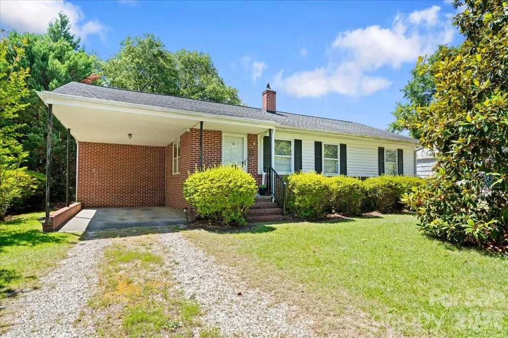 63 Lynn Avenue Cheraw, SC 29520