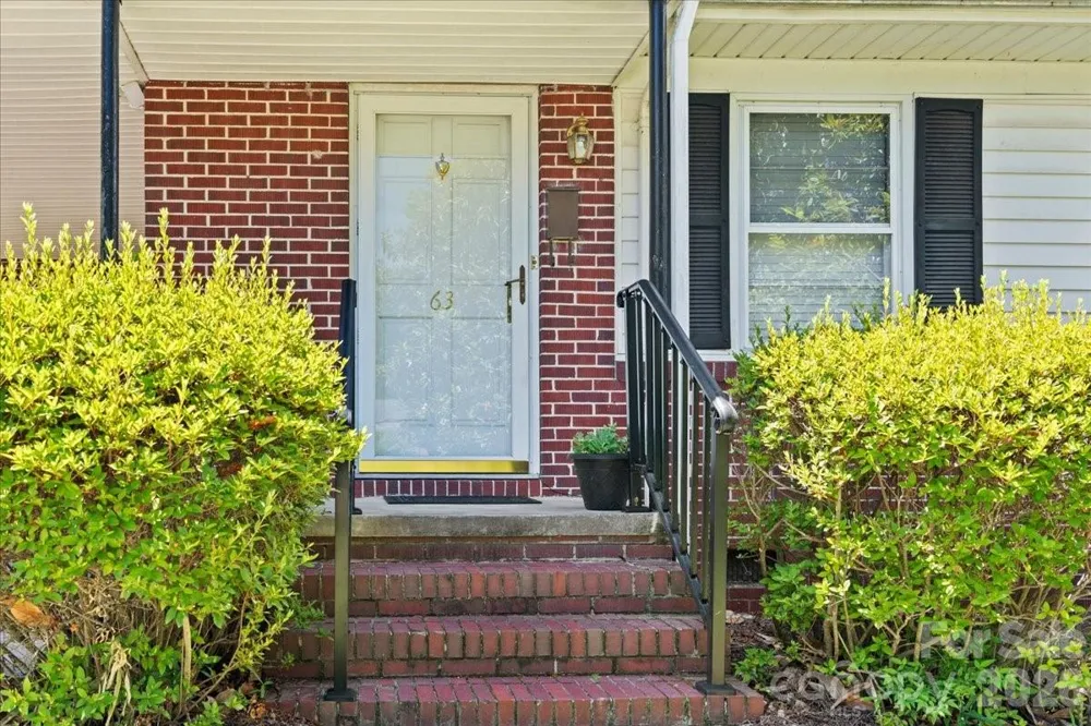63 Lynn Avenue Cheraw, SC 29520
