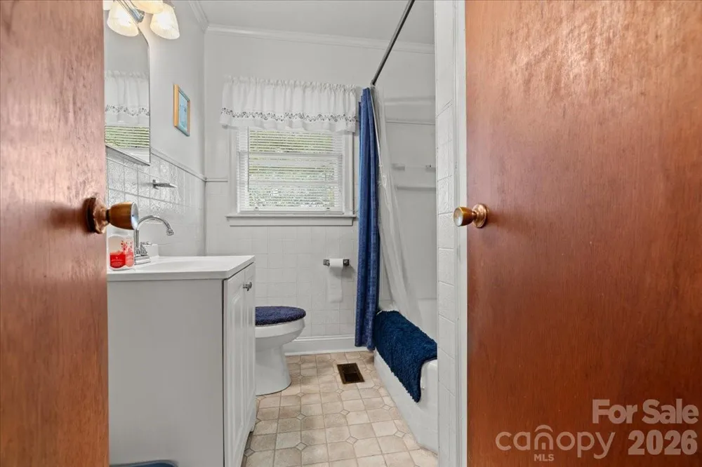63 Lynn Avenue Cheraw, SC 29520
