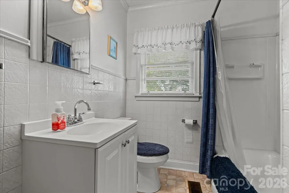 63 Lynn Avenue Cheraw, SC 29520