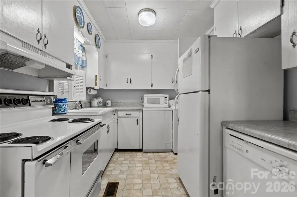 63 Lynn Avenue Cheraw, SC 29520