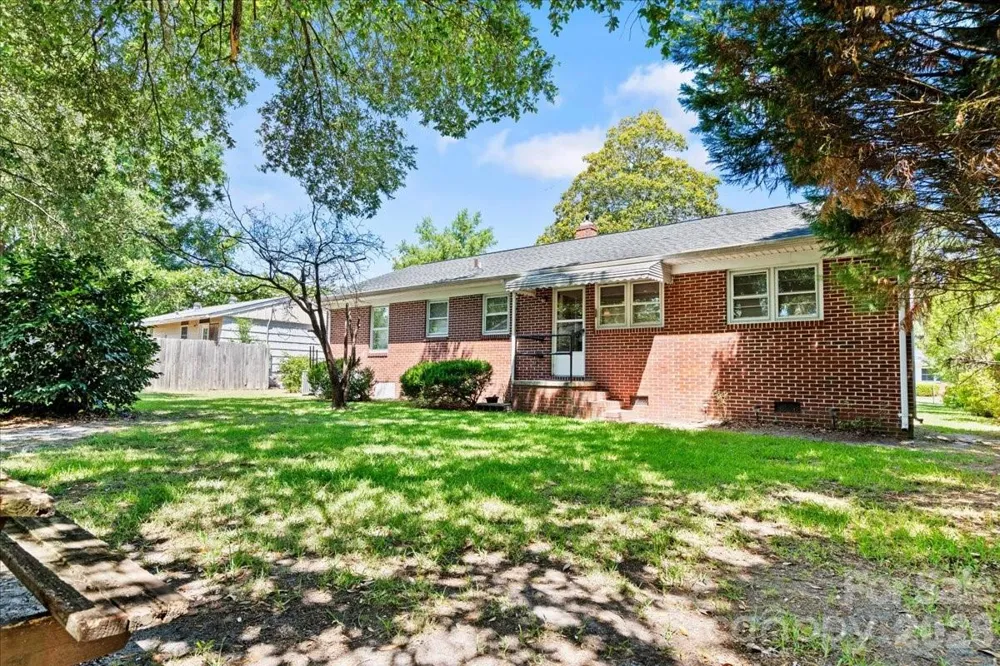 63 Lynn Avenue Cheraw, SC 29520