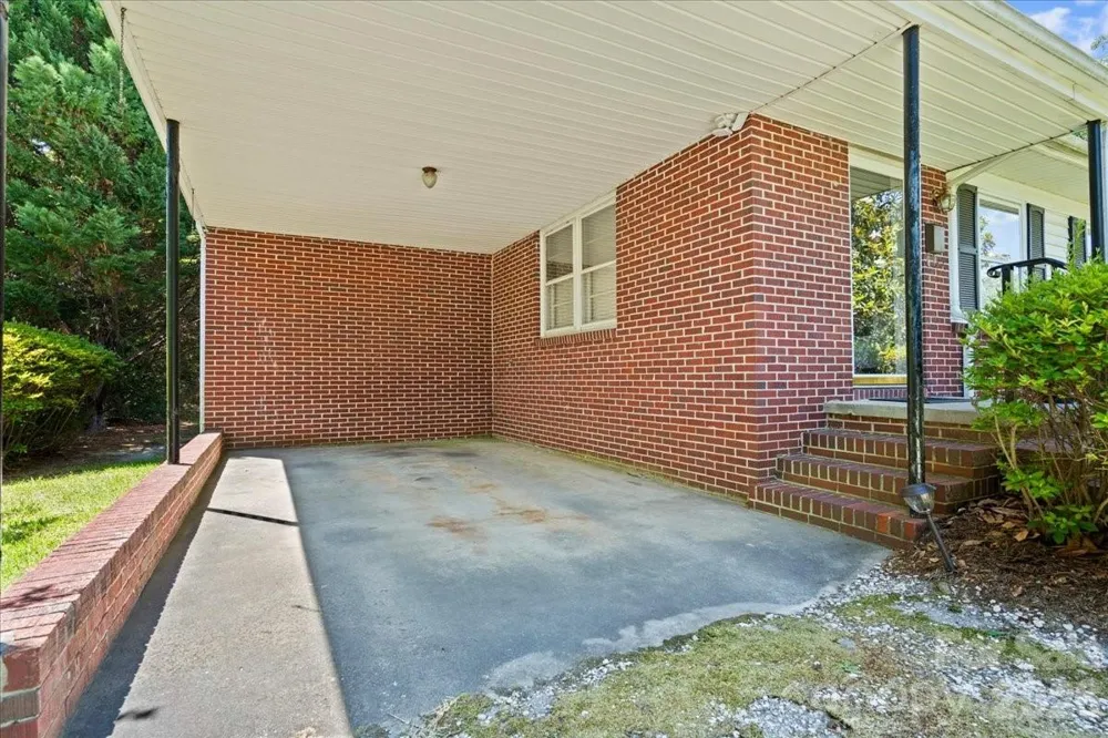 63 Lynn Avenue Cheraw, SC 29520