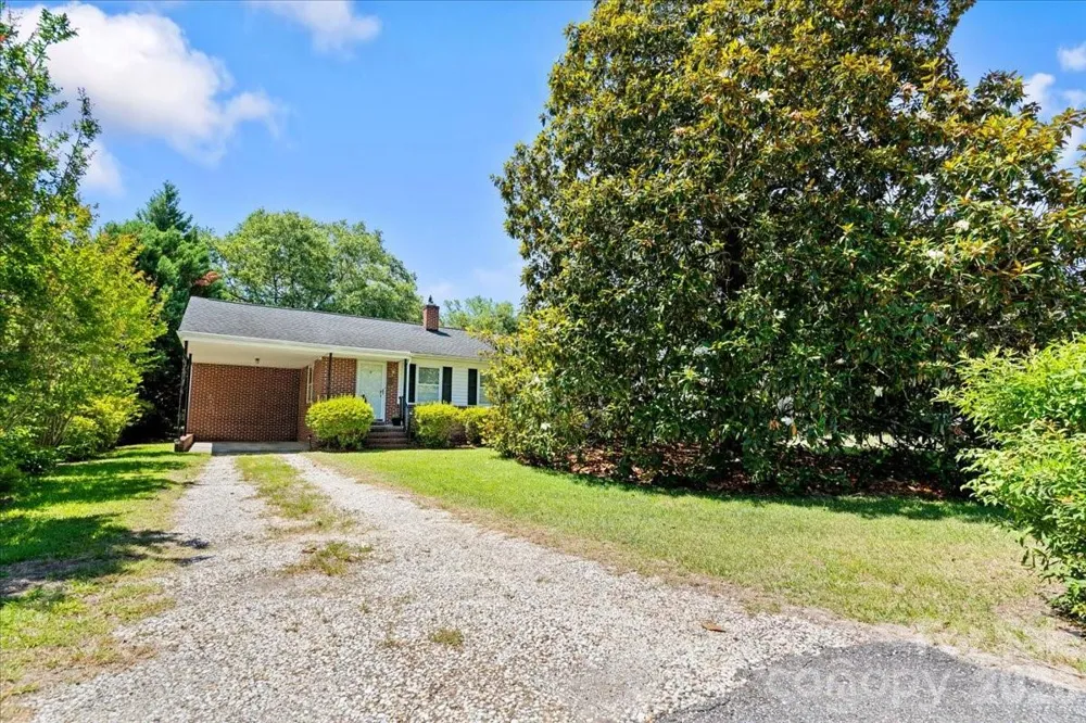 63 Lynn Avenue Cheraw, SC 29520