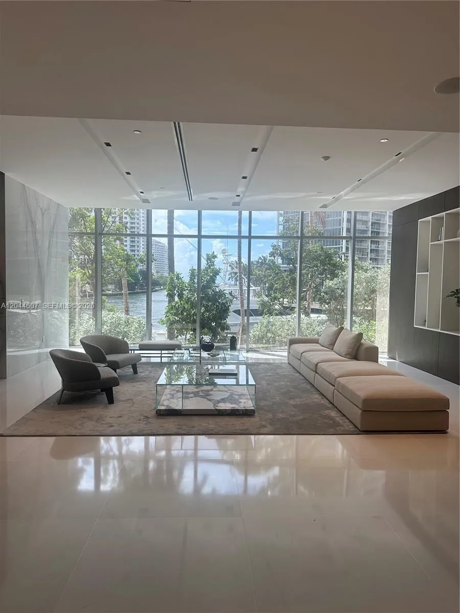 300 Biscayne Blvd Way #1909 Miami, FL 33131