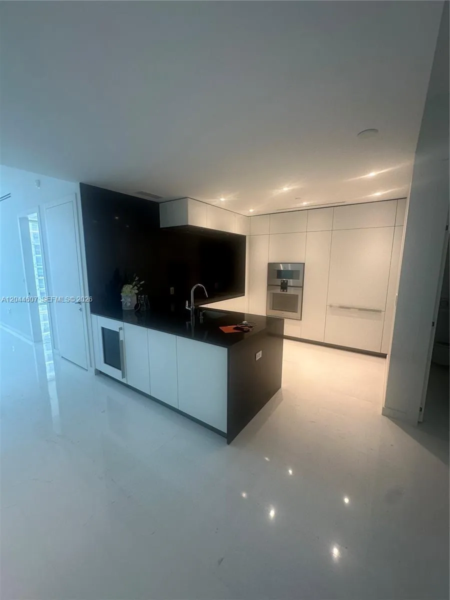 300 Biscayne Blvd Way #1909 Miami, FL 33131