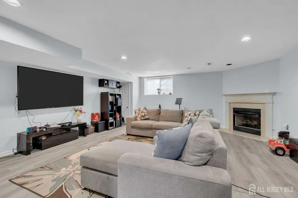 27 Hanna Lane Old Bridge, NJ 08879