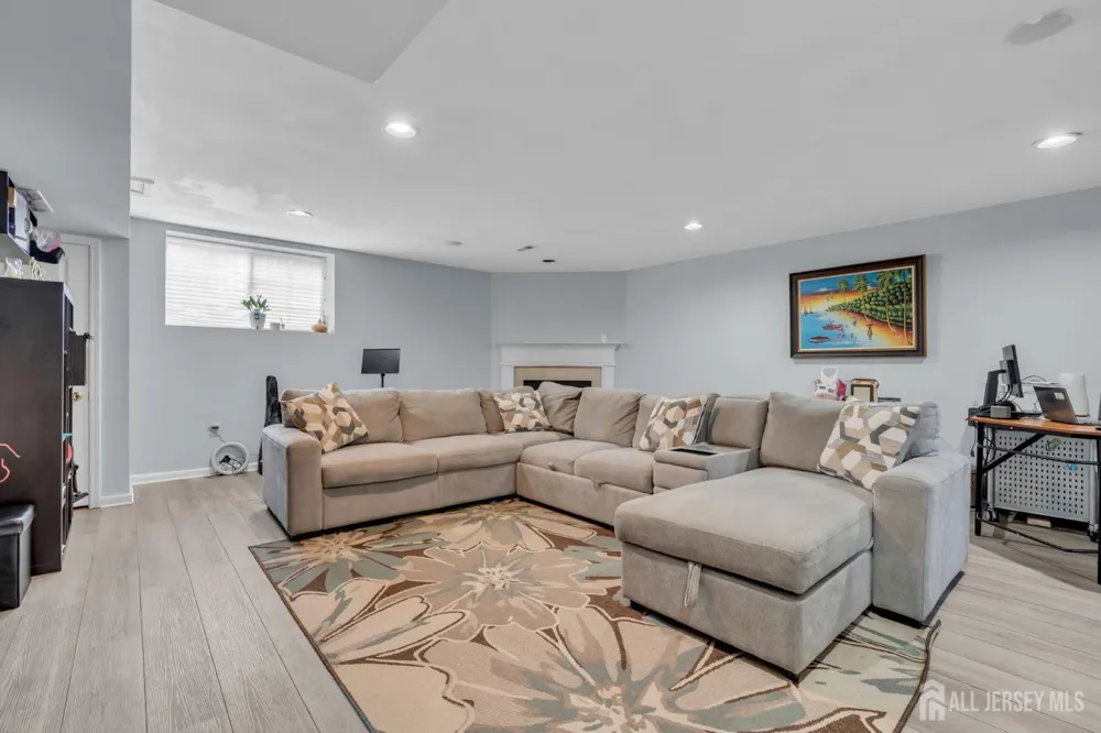 27 Hanna Lane Old Bridge, NJ 08879