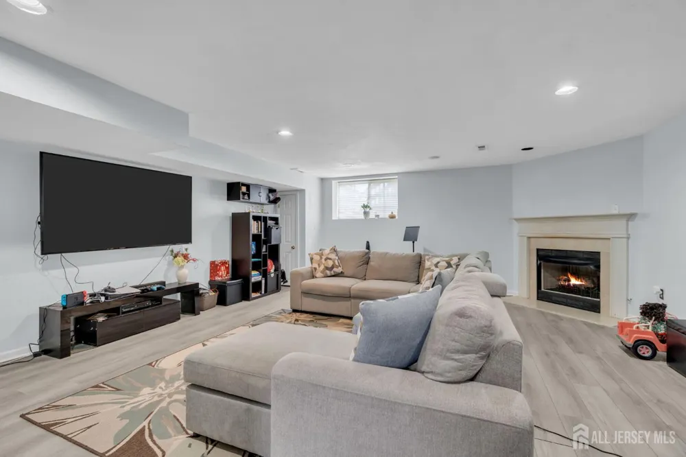 27 Hanna Lane Old Bridge, NJ 08879