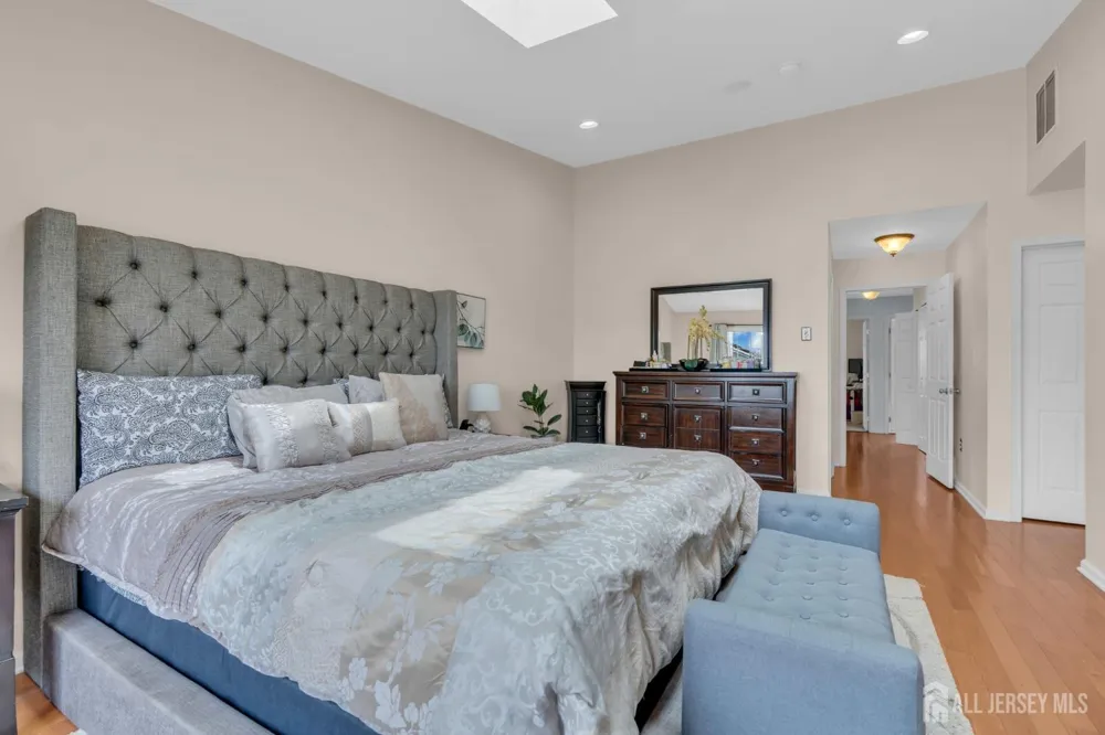 27 Hanna Lane Old Bridge, NJ 08879