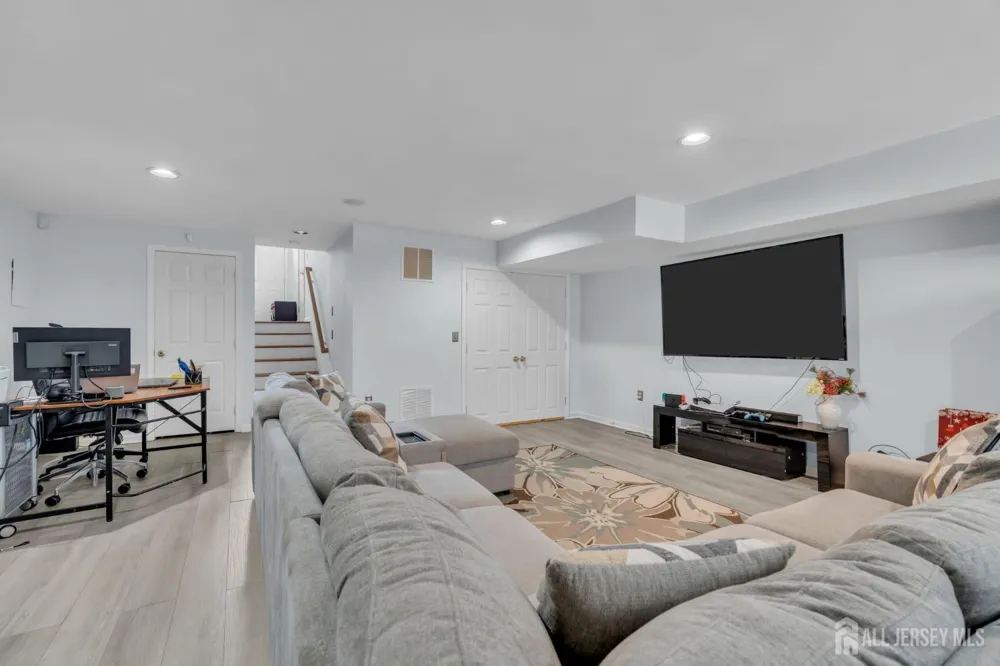 27 Hanna Lane Old Bridge, NJ 08879