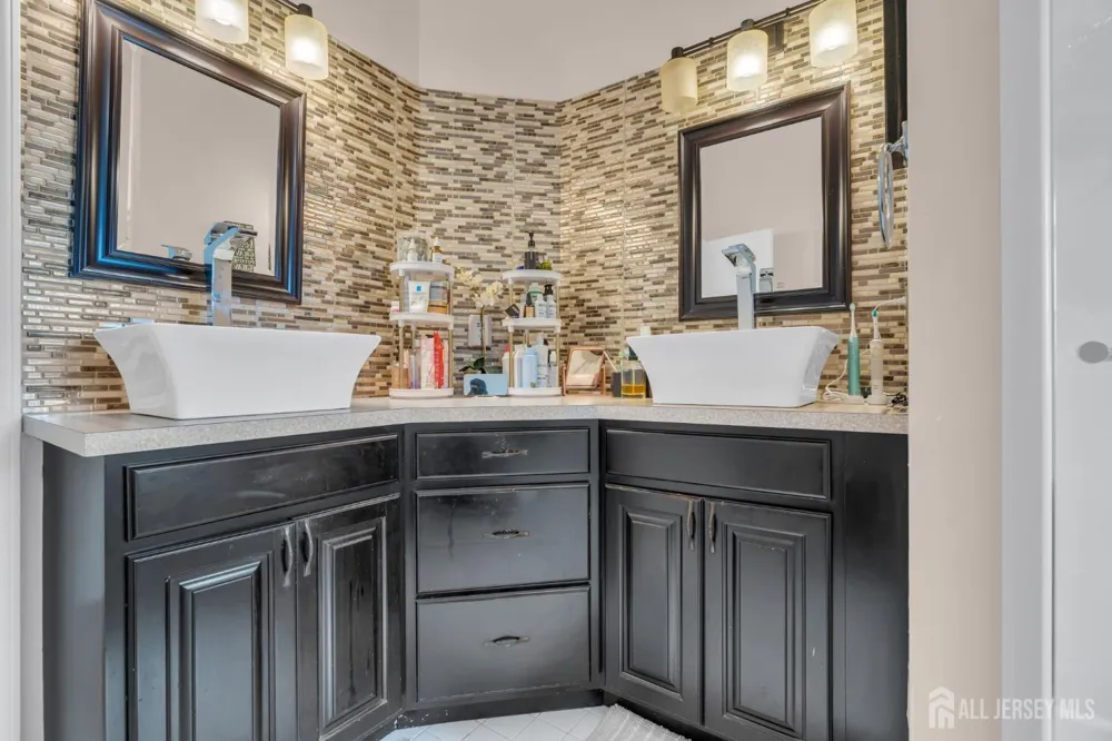 27 Hanna Lane Old Bridge, NJ 08879