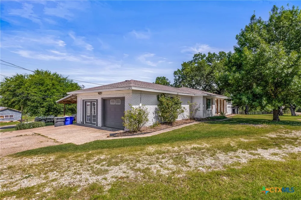 1305 S Old Temple Road Lorena, TX 76655