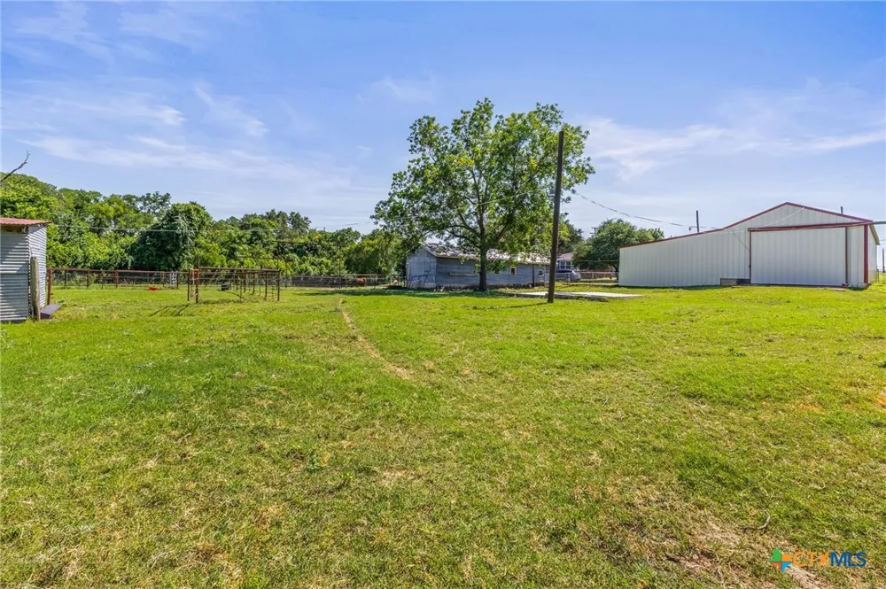 1305 S Old Temple Road Lorena, TX 76655