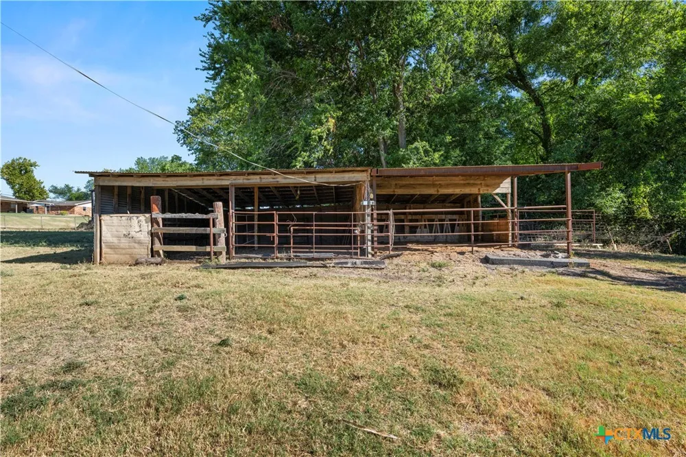 1305 S Old Temple Road Lorena, TX 76655