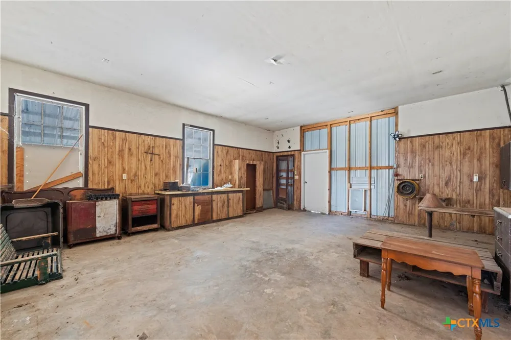 1305 S Old Temple Road Lorena, TX 76655