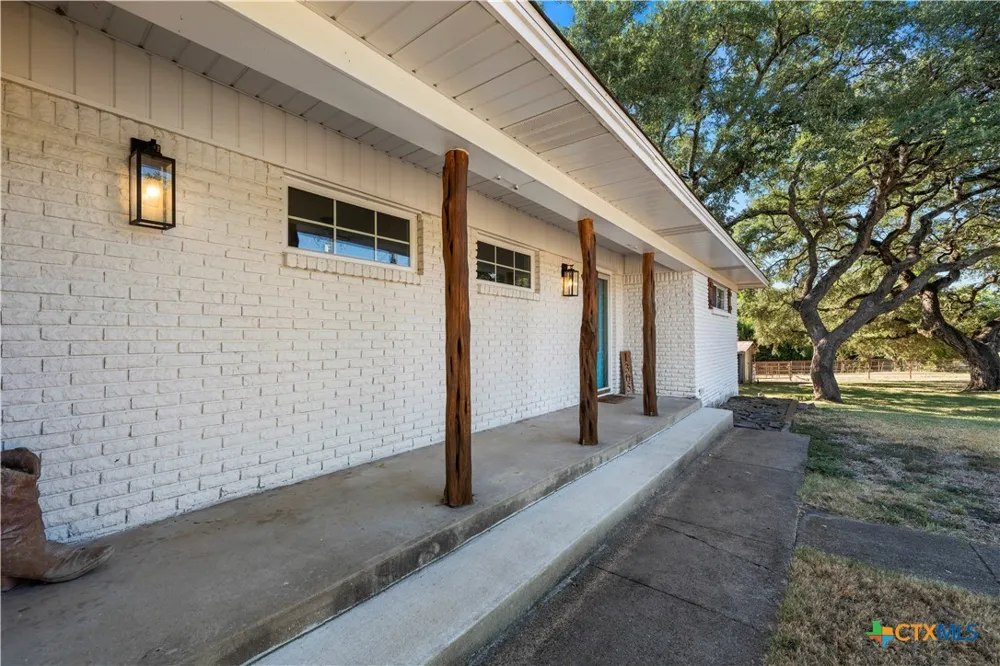 1305 S Old Temple Road Lorena, TX 76655