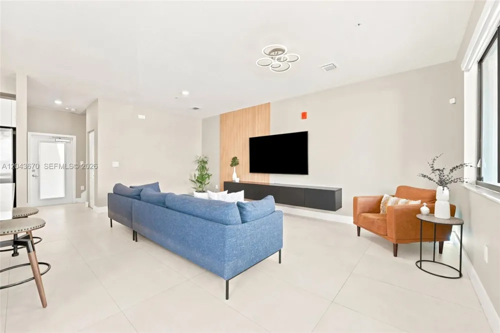 8167 NW 41st St #E-101 Doral, FL 33166