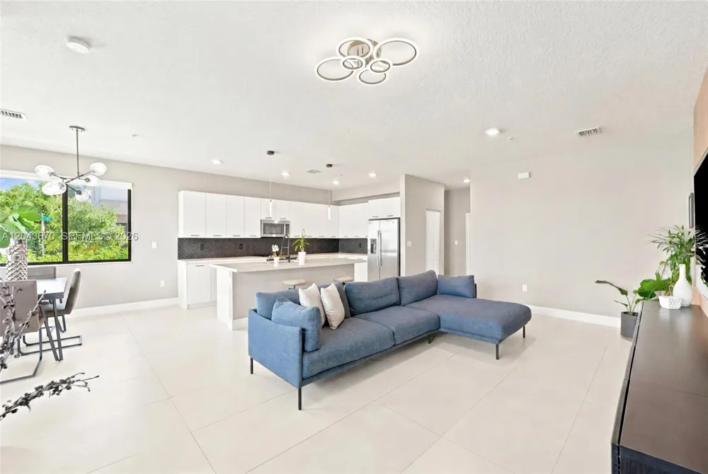 8167 NW 41st St #E-101 Doral, FL 33166