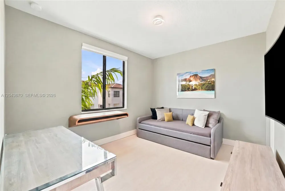 8167 NW 41st St #E-101 Doral, FL 33166