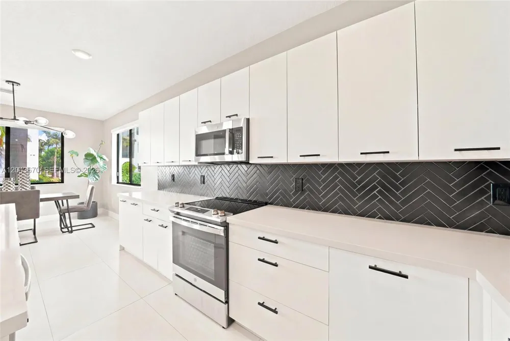 8167 NW 41st St #E-101 Doral, FL 33166