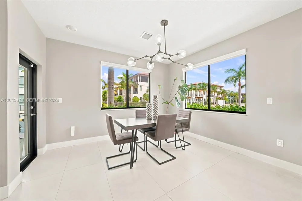 8167 NW 41st St #E-101 Doral, FL 33166