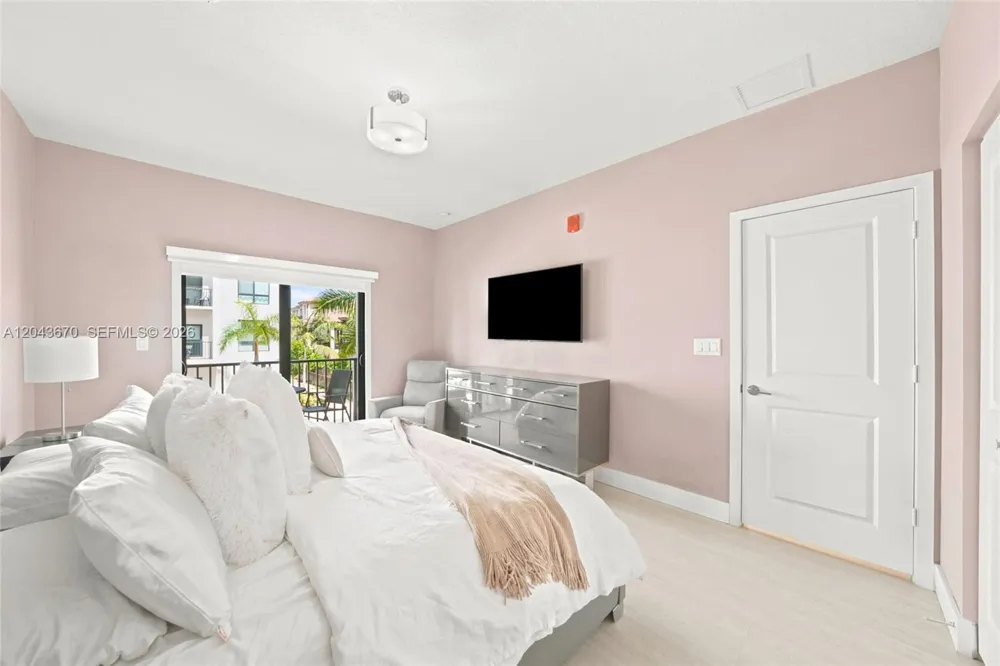 8167 NW 41st St #E-101 Doral, FL 33166