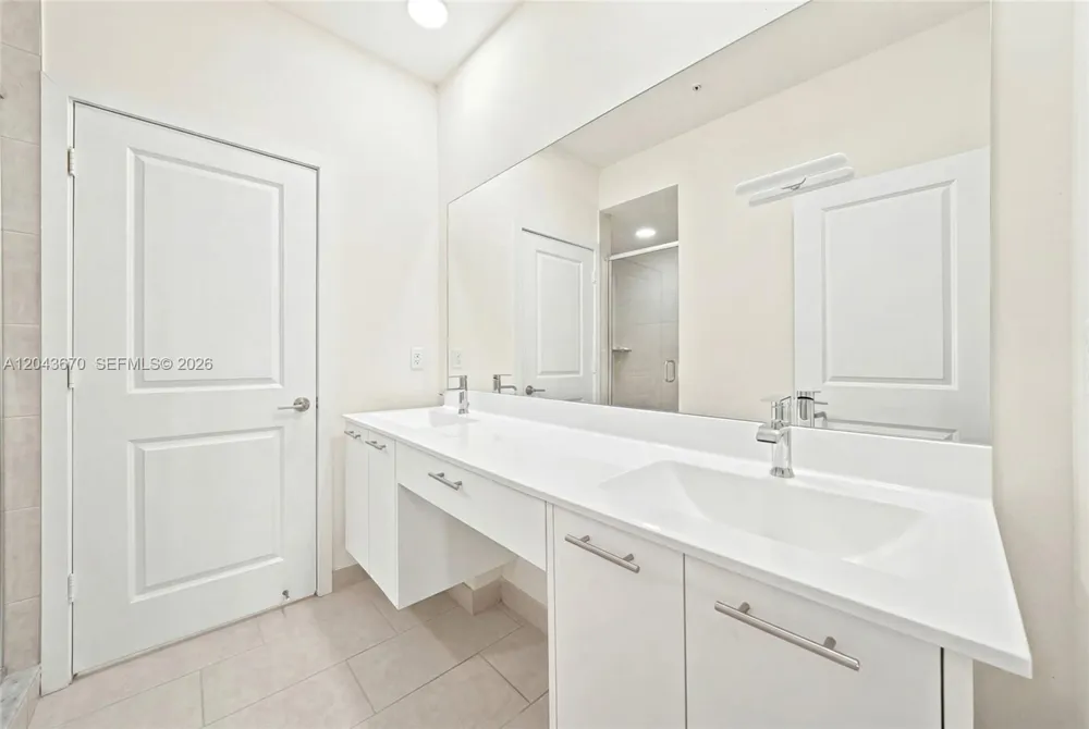 8167 NW 41st St #E-101 Doral, FL 33166