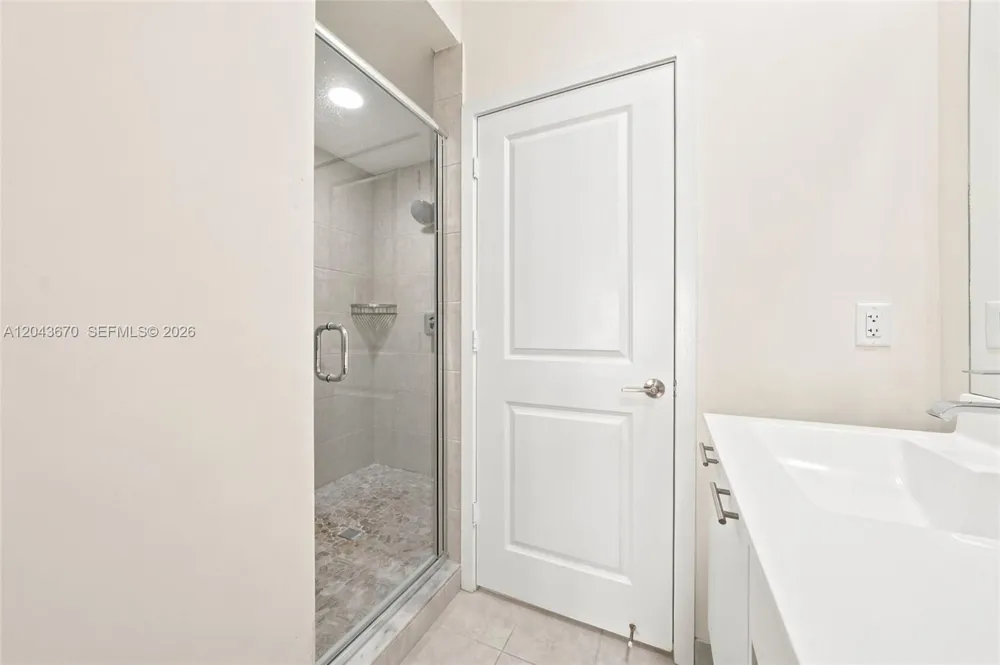 8167 NW 41st St #E-101 Doral, FL 33166