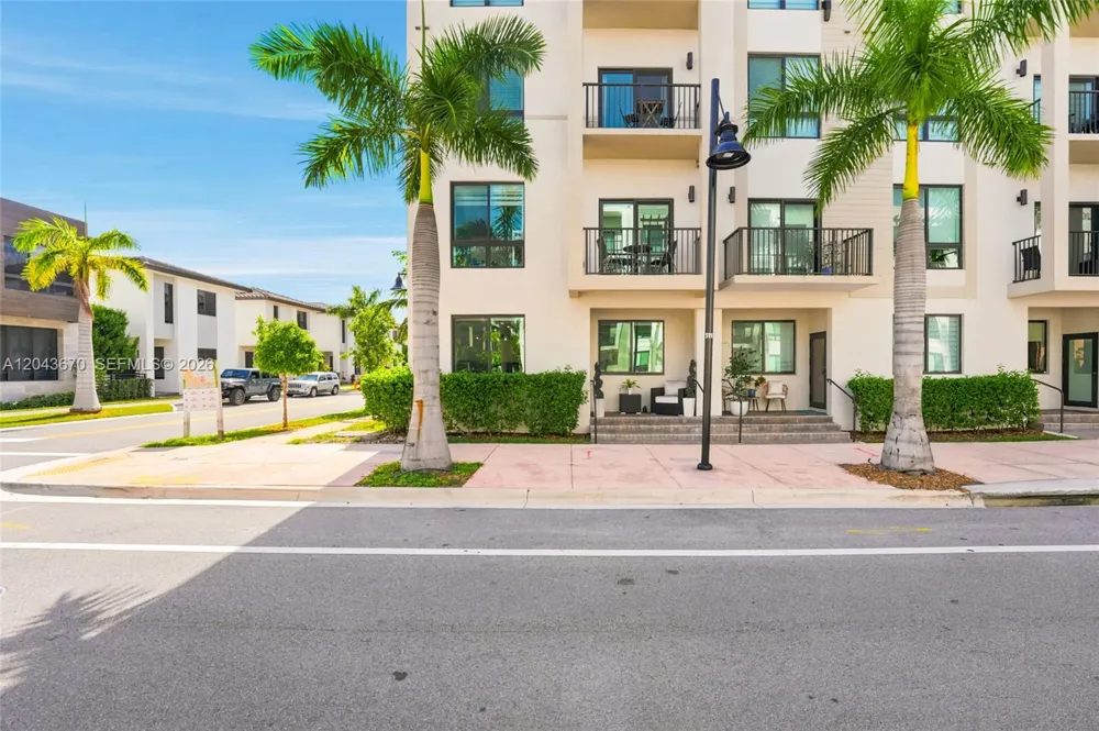 8167 NW 41st St #E-101 Doral, FL 33166