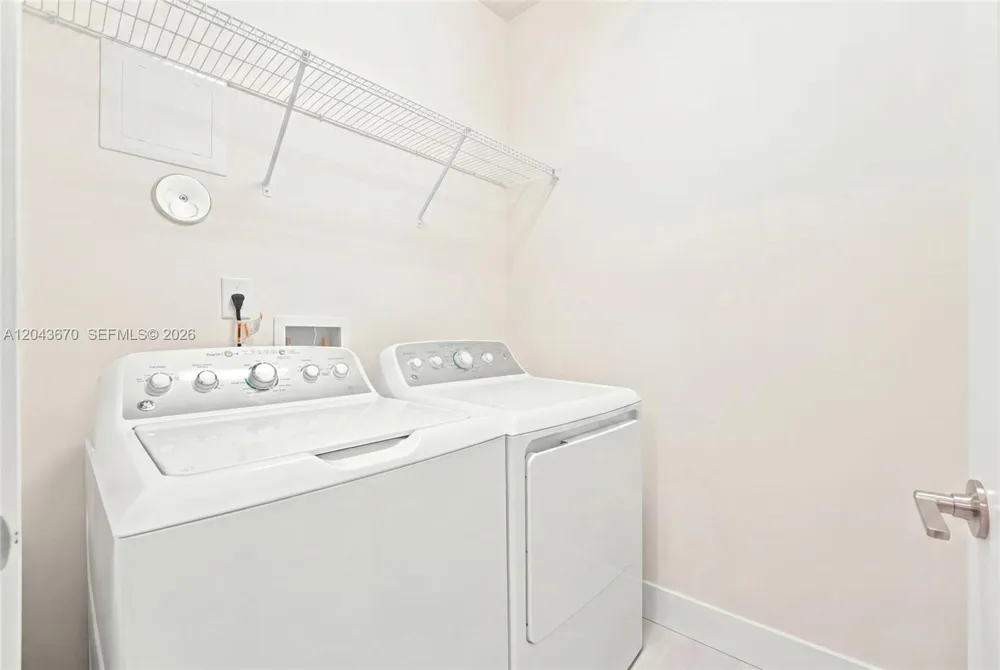 8167 NW 41st St #E-101 Doral, FL 33166