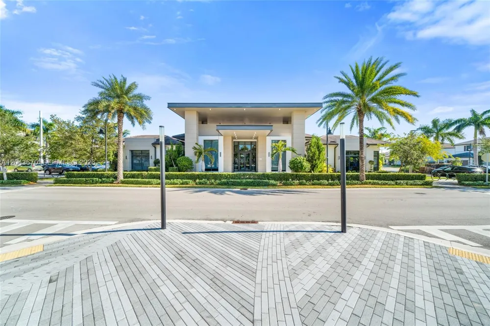 8167 NW 41st St #E-101 Doral, FL 33166
