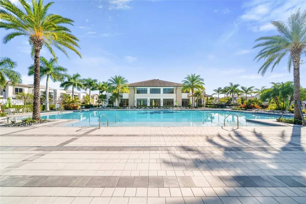8167 NW 41st St #E-101 Doral, FL 33166