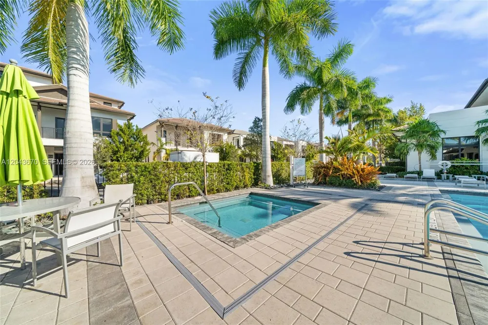 8167 NW 41st St #E-101 Doral, FL 33166